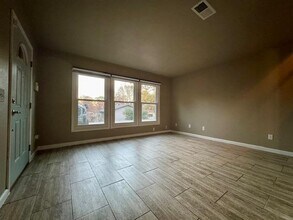 15 Nantucket Dr in Bella Vista, AR - Foto de edificio - Building Photo