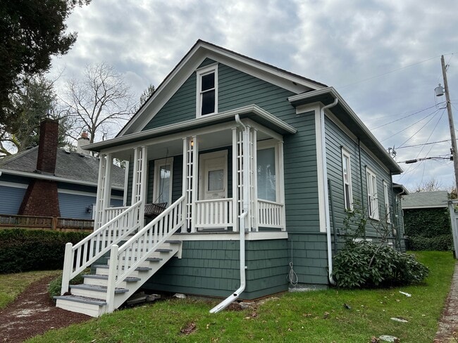 5511 Brooklyn Ave NE in Seattle, WA - Building Photo - Building Photo