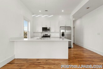 120 Regent St, Unit 1 in Boston, MA - Building Photo - Building Photo