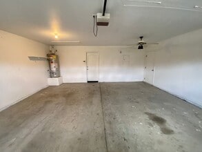 3432 S Martin Ct in Visalia, CA - Building Photo - Building Photo