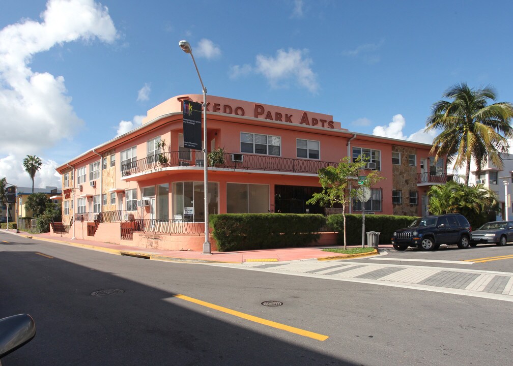 Tuxedo Park in Miami Beach, FL - Building Photo