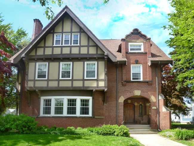 542 6th W St, Unit 2