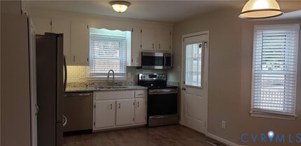 7166 Full Rack Dr in Midlothian, VA - Foto de edificio - Building Photo