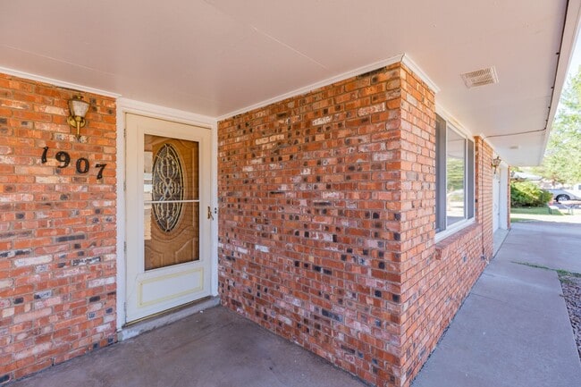 Spacious 3 Bedroom Home with Solar Panels and a Pool in Alamogordo, NM - Building Photo - Building Photo