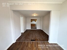 807 Albert Rd in Windsor, ON - Building Photo