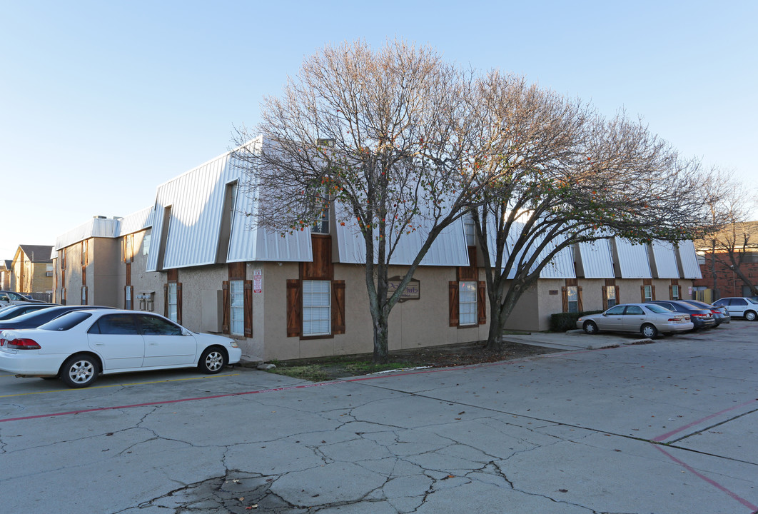 The Polo Club in Denton, TX - Building Photo