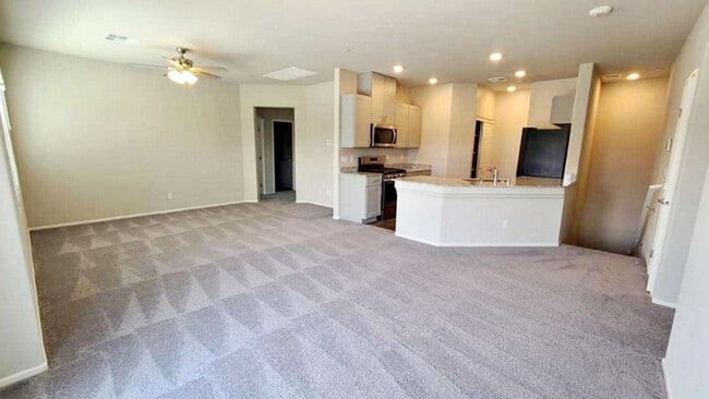 7520 Pink Moon St in North Las Vegas, NV - Foto de edificio - Building Photo
