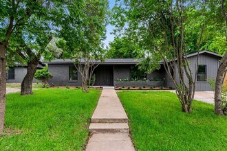 2105 Brunswick Dr in Austin, TX - Building Photo - Building Photo