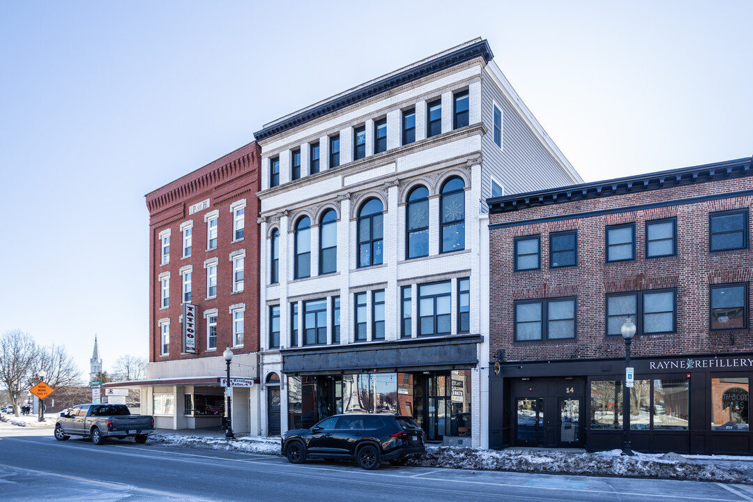 Scenic Salinger in Rochester, NH - Building Photo