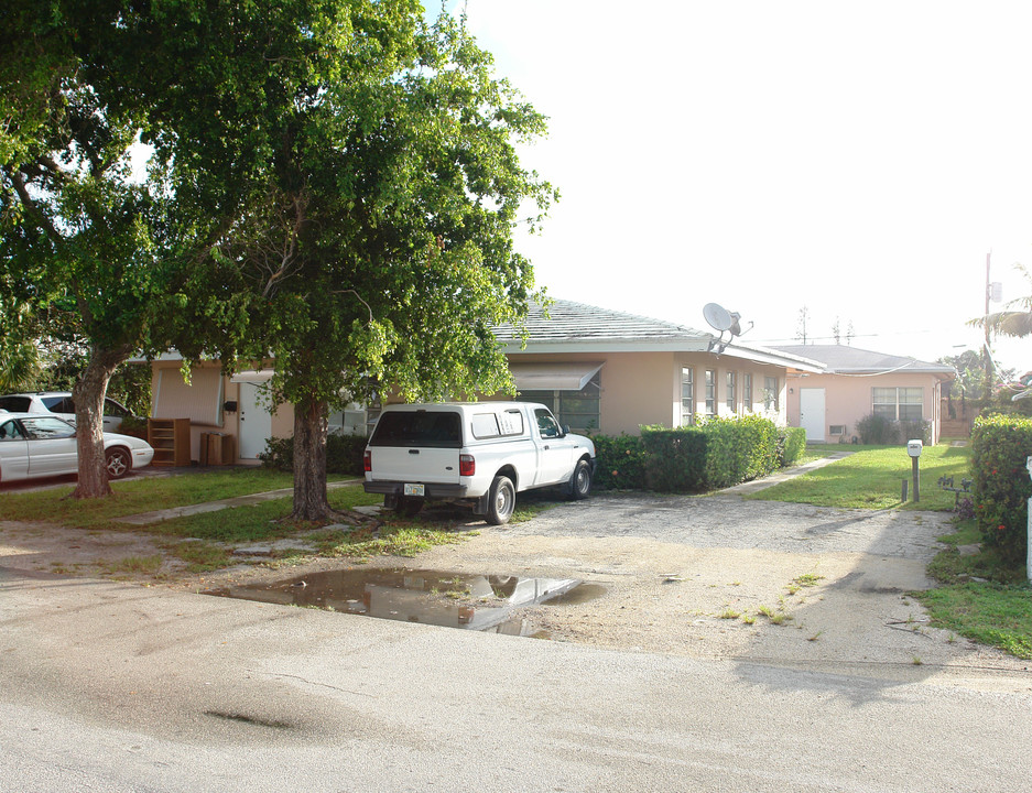 1032 NE 10th Ave in Fort Lauderdale, FL - Foto de edificio