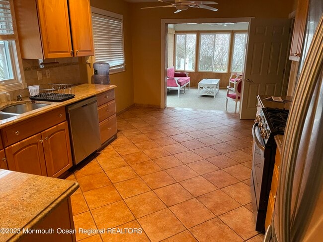 505 Monmouth Rd in West Long Branch, NJ - Building Photo - Building Photo