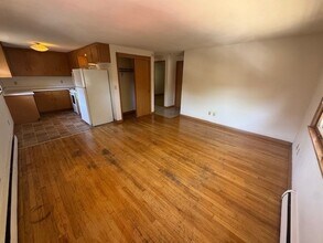 2212 Regent St, Unit #c in Madison, WI - Building Photo - Building Photo