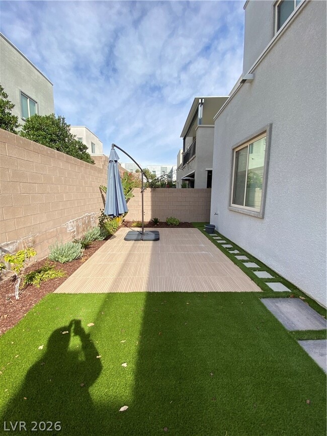 property at 695 Daylight Ridge Ct