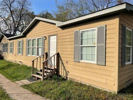 8715 Knox St in Houston, TX - Building Photo