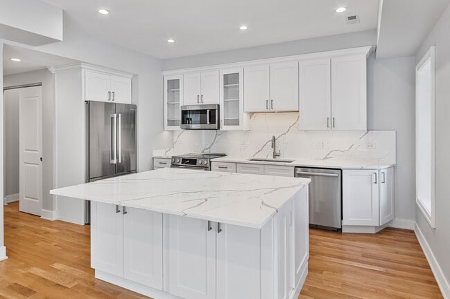 935 W Winona St in Chicago, IL - Building Photo - Building Photo