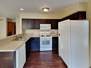 547 Greystone Ln in Bolingbrook, IL - Building Photo - Building Photo