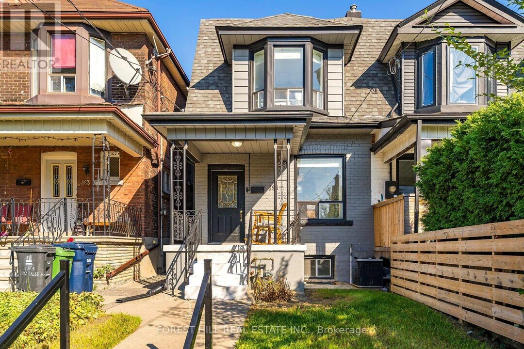181 Montrose Ave in Toronto, ON - Building Photo