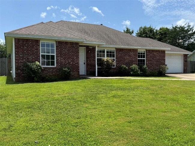 555 Elk Ave in Elkins, AR - Building Photo - Building Photo