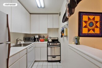 215 W 95th St in New York, NY - Building Photo - Building Photo