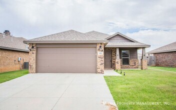 14211 Vernon Ave in Lubbock, TX - Foto de edificio - Building Photo