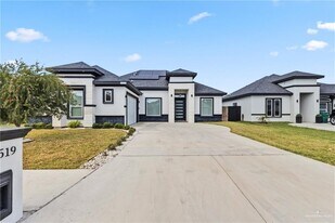 22 N Chula Vista St in Pharr, TX - Building Photo