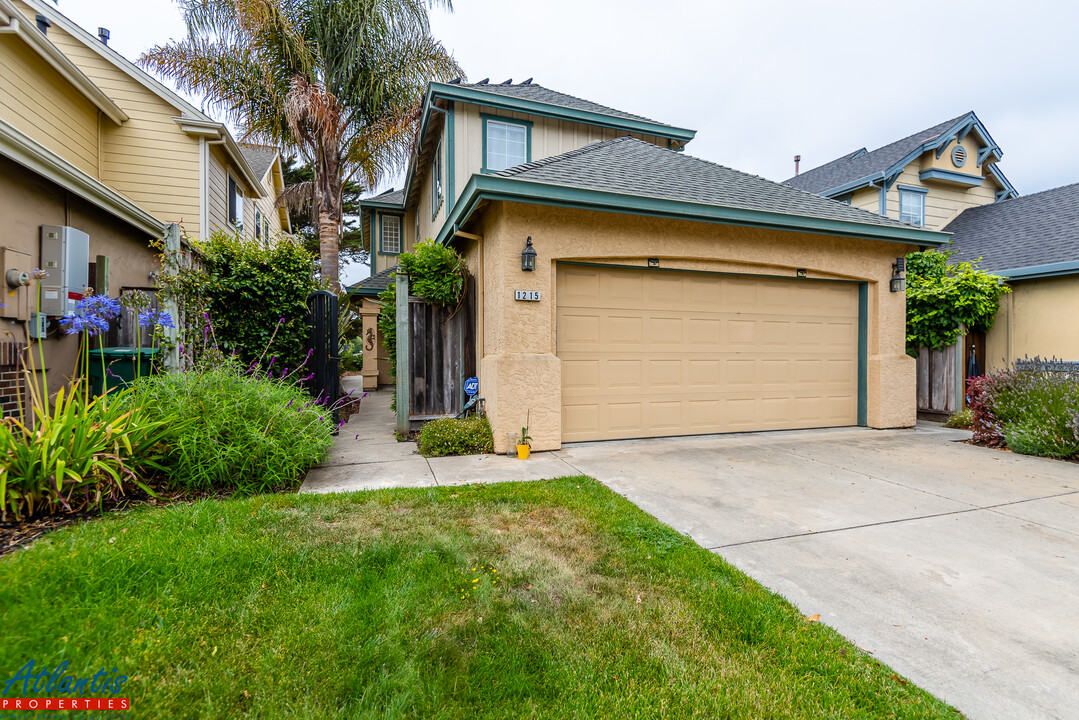 1215      Windward Ln in Capitola, CA - Building Photo