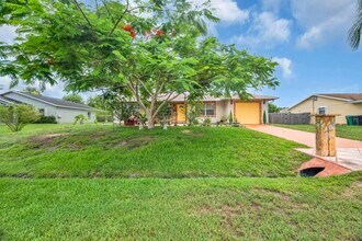 1742 SW Hampshire Ln in Port St. Lucie, FL - Building Photo - Building Photo