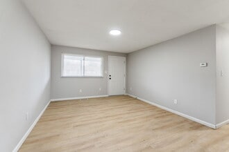 577 Barcher Rd in Columbus, OH - Building Photo - Building Photo