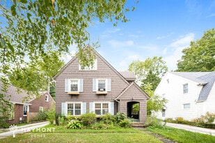 238 Oakgrove St in Ravenna, OH - Building Photo