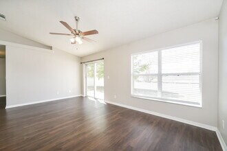 13448 Silver Leaf Cir in Clermont, FL - Building Photo - Building Photo