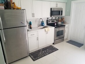 277 NW 75th St in Miami, FL - Building Photo - Building Photo