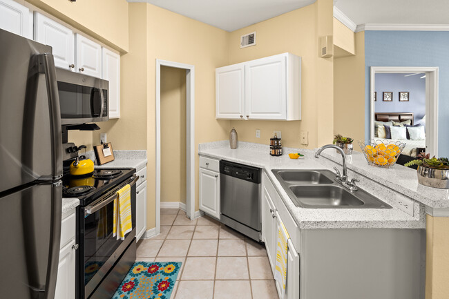 Westbury at Lake Brandon in Brandon, FL - Building Photo - Building Photo