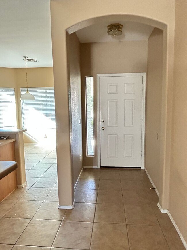 14625 W Watson Ln in Surprise, AZ - Foto de edificio - Building Photo