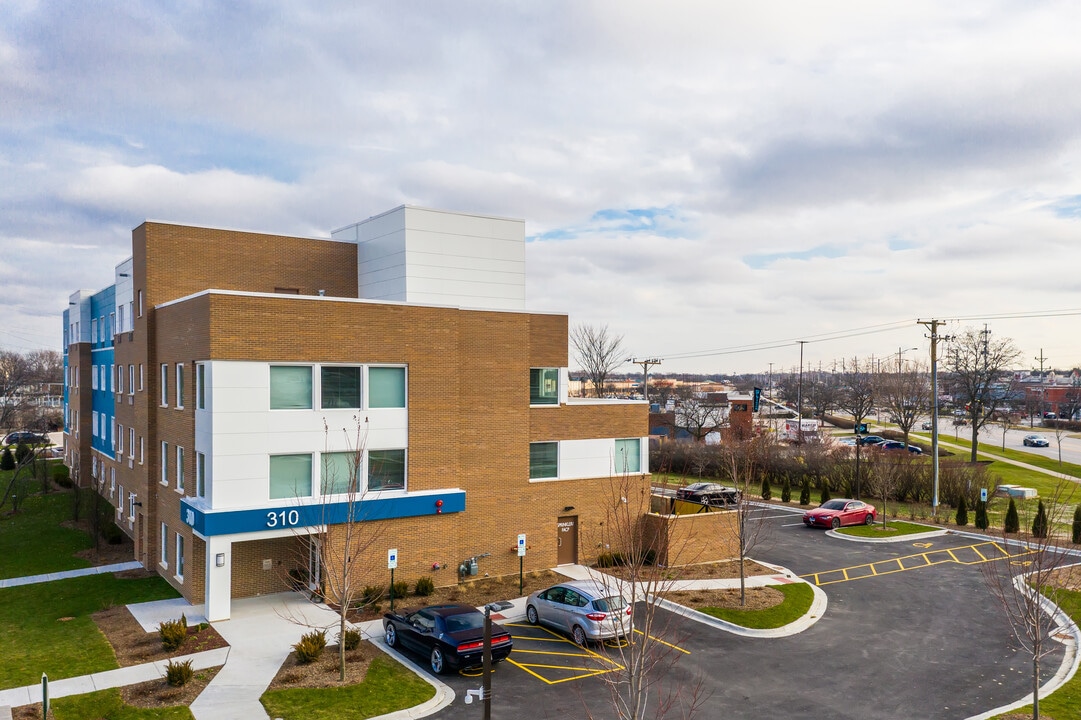 Crescent Place in Arlington Heights, IL - Building Photo