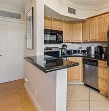 744 NE 14th Ave, Unit 22 in Fort Lauderdale, FL - Foto de edificio - Building Photo