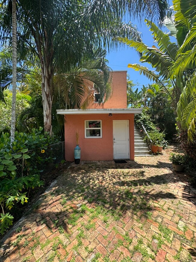 property at 822 Milan Ave