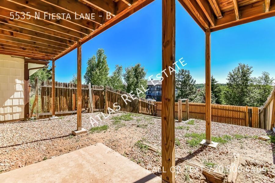 5535 Fiesta Ln-Unit -B in Colorado Springs, CO - Foto de edificio