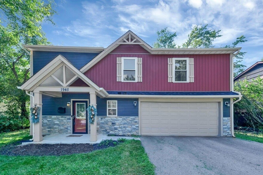 1945 Woodcrest Rd in Columbus, OH - Building Photo