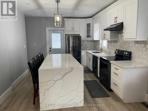 520 Cochrane Rd in Hamilton, ON - Building Photo - Building Photo