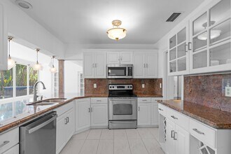 899 NW 6th Dr in Boca Raton, FL - Building Photo - Building Photo