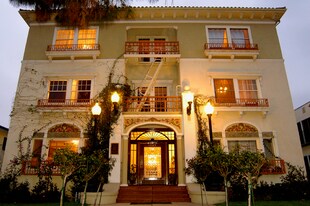 1935 N Vermont Ave in Los Angeles, CA - Building Photo