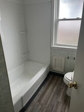 960 W 16th St, Unit 2 in Erie, PA - Foto de edificio - Building Photo