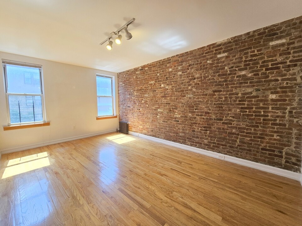 707 W 171st St in New York, NY - Building Photo