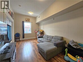 757 King St E in Cambridge, ON - Building Photo - Building Photo