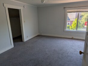1717 SE Clatsop St in Portland, OR - Building Photo - Building Photo