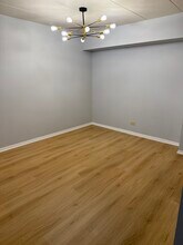 300 S Roselle Rd, Unit 307 in Schaumburg, IL - Building Photo - Building Photo