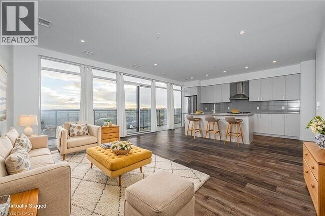 15 Glebe St in Cambridge, ON - Building Photo - Building Photo