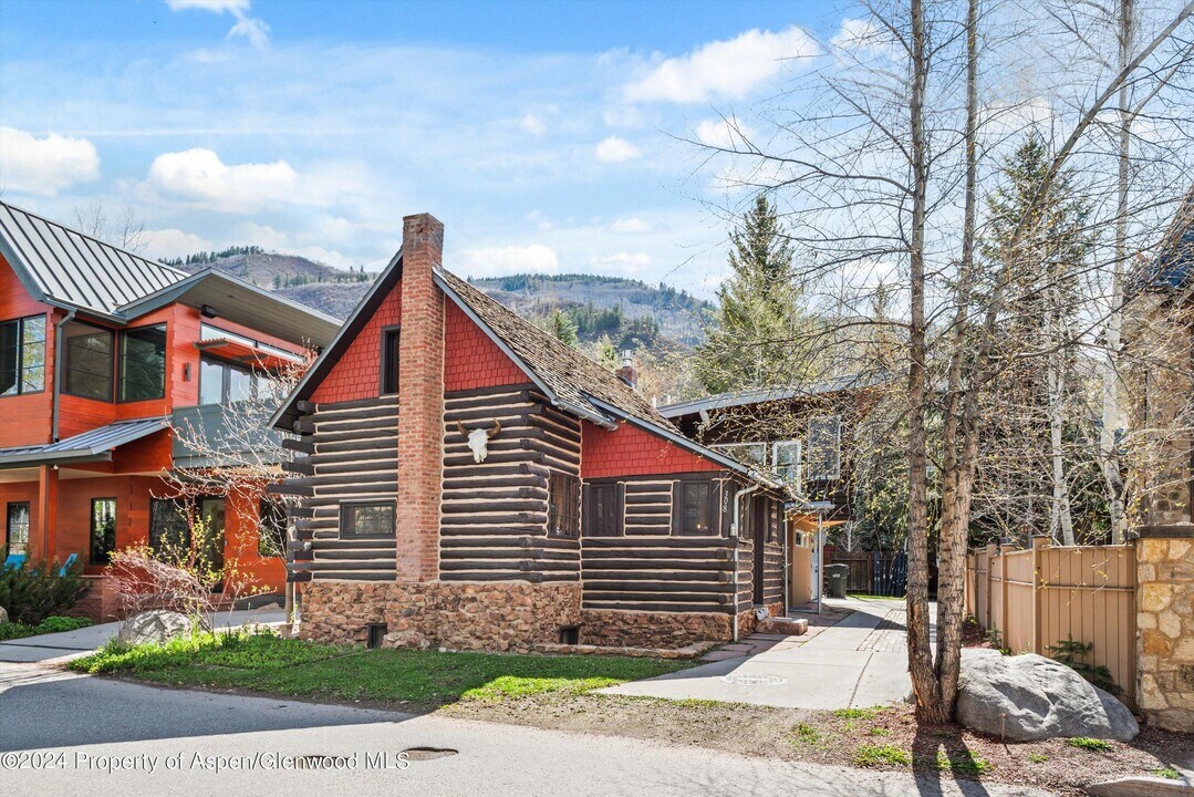 308 Park Ave in Aspen, CO - Building Photo