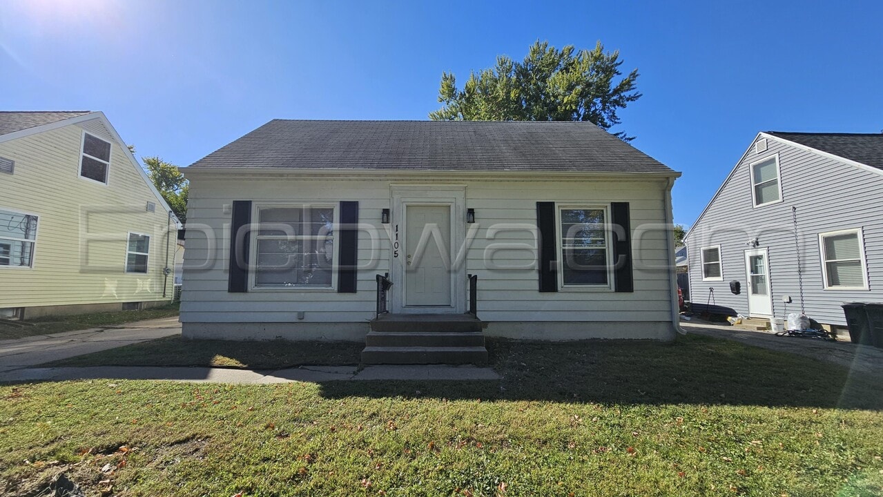 1105 33rd St SE in Cedar Rapids, IA - Building Photo