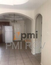 1105 S Palm Dr in Pharr, TX - Building Photo - Building Photo